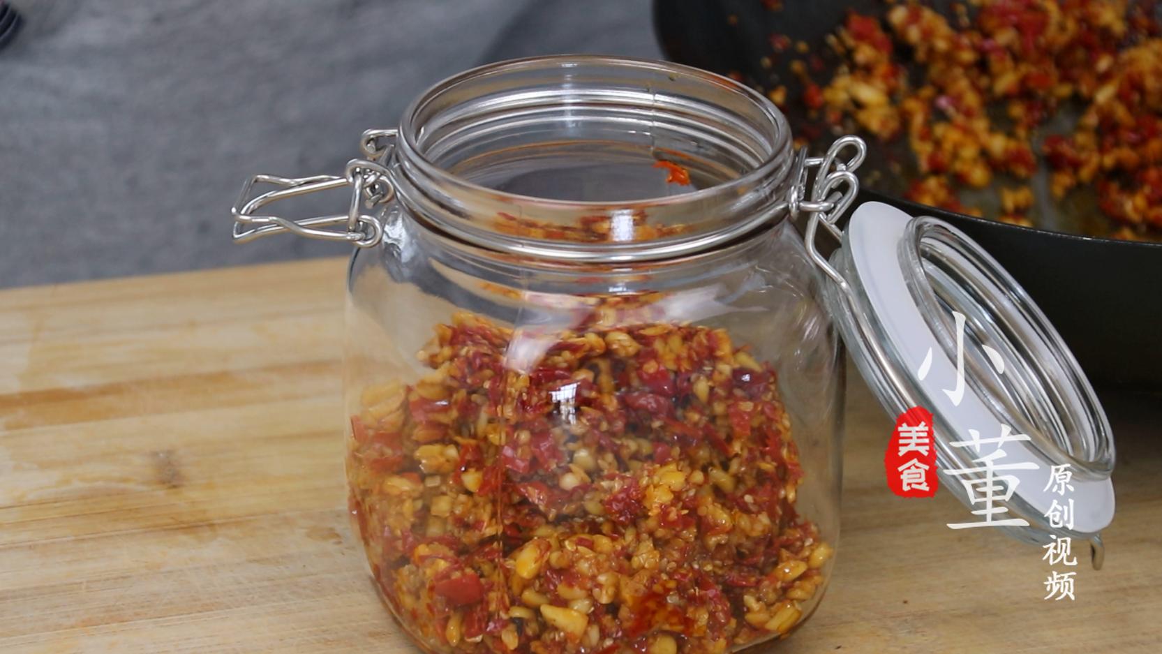 家庭自制辣椒酱配方不放冰箱,用干黄酱熬辣椒酱的做法及配方