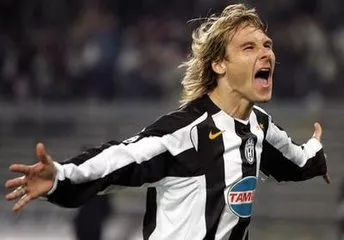 感谢,至少还有最好的足球节目祭奠着我们死去的青春