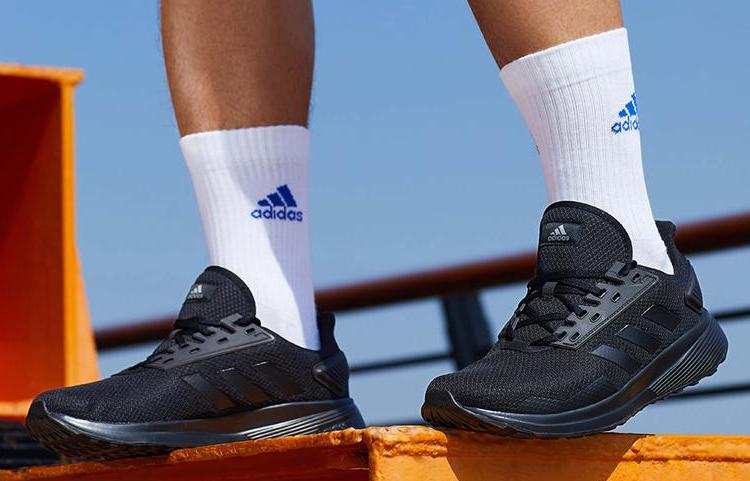 adidas带足弓支撑的运动鞋,adidas带有boost的篮球鞋