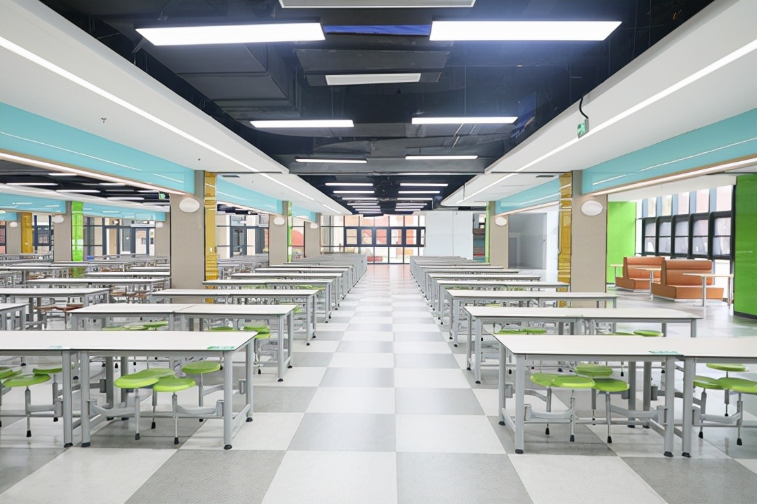 济南济钢高级中学兴隆校区食堂,济南济钢高级中学的食堂