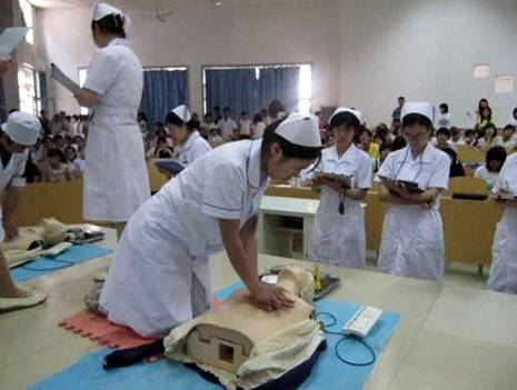 初中毕业可以上师范吗,初中毕业可以上什么技校