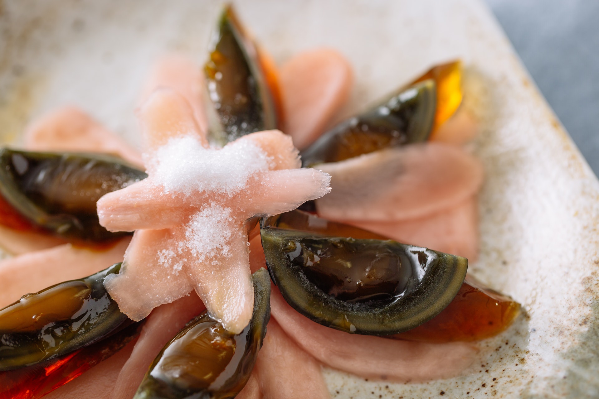 怎么选皮蛋蛋黄才不会稀,皮蛋的正确煮法