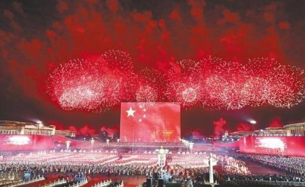 死亡超3万！撤侨令后，董卿双标人设尽毁，张艺谋748万躲过一劫