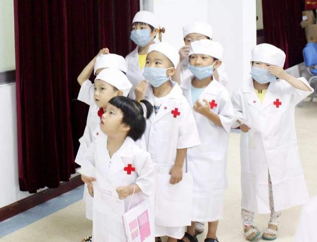 小孩抗拒喝药难喂药,孩子强烈抗拒喝药