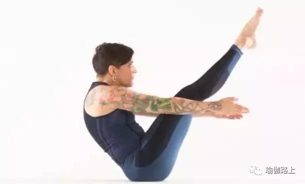 瑜伽船式如何练,瑜伽船式尾骨痛