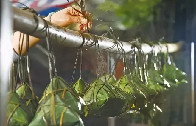 我们的节日·端午丨鼎湖山下,裹蒸飘香!这份舌尖上的肇庆味道,如今穿越大江南北……