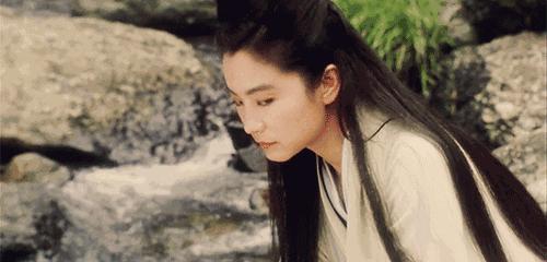 17岁成名19岁生子，用300本书影响一代人的师太，到底是怎样的人