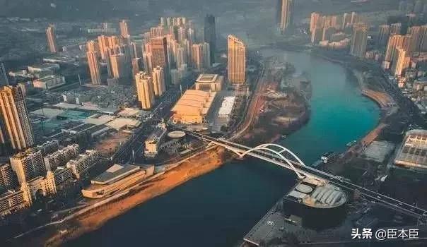 绌胯繃鍗冨勾鏃剁┖婕璧拌繃娌宠タ璧板粖,瓒婅繃娌欐紶绌胯繃娌宠タ璧板粖