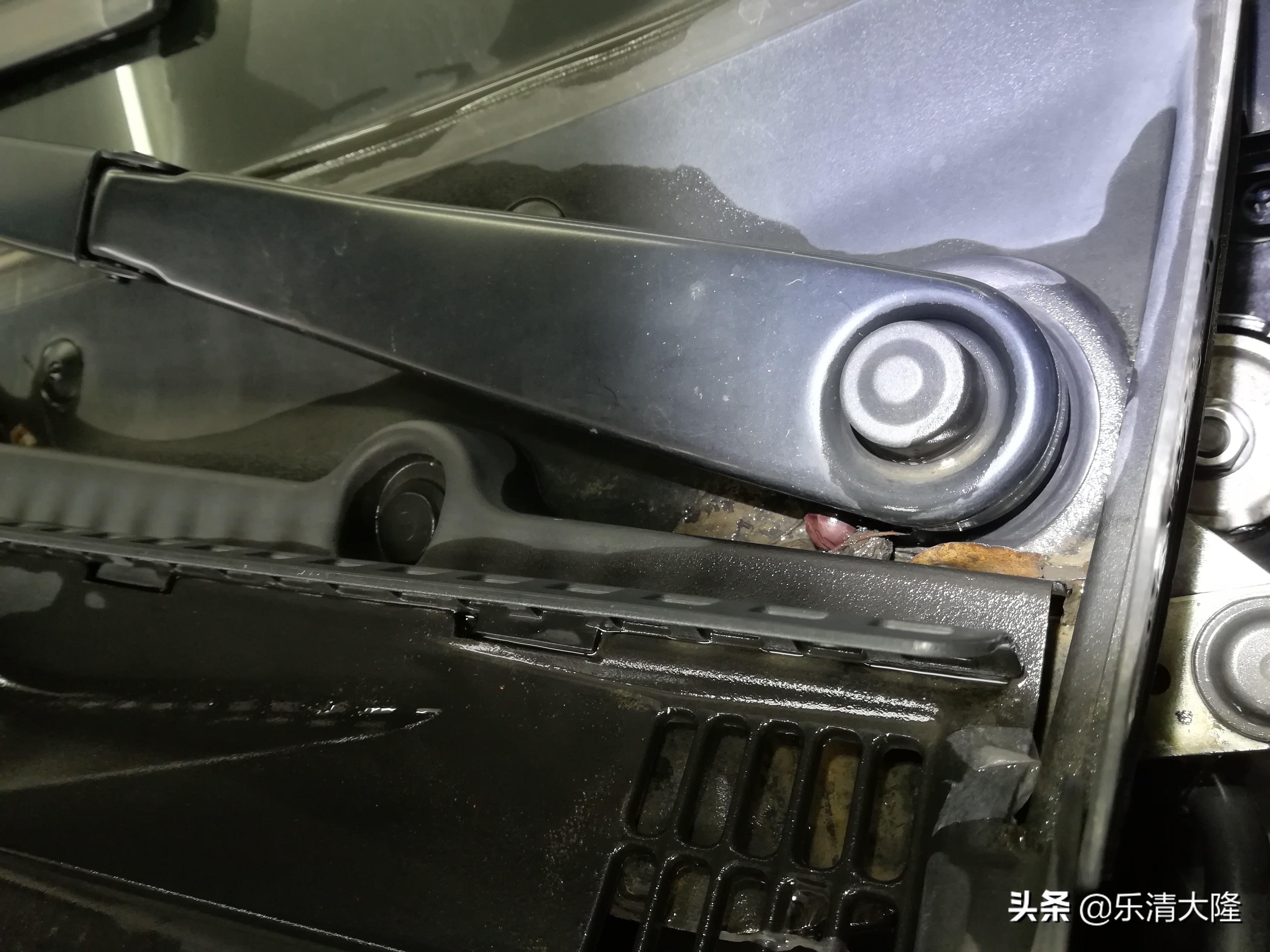 广州宝马7系内饰清洗,宝马7系发动机舱清洗