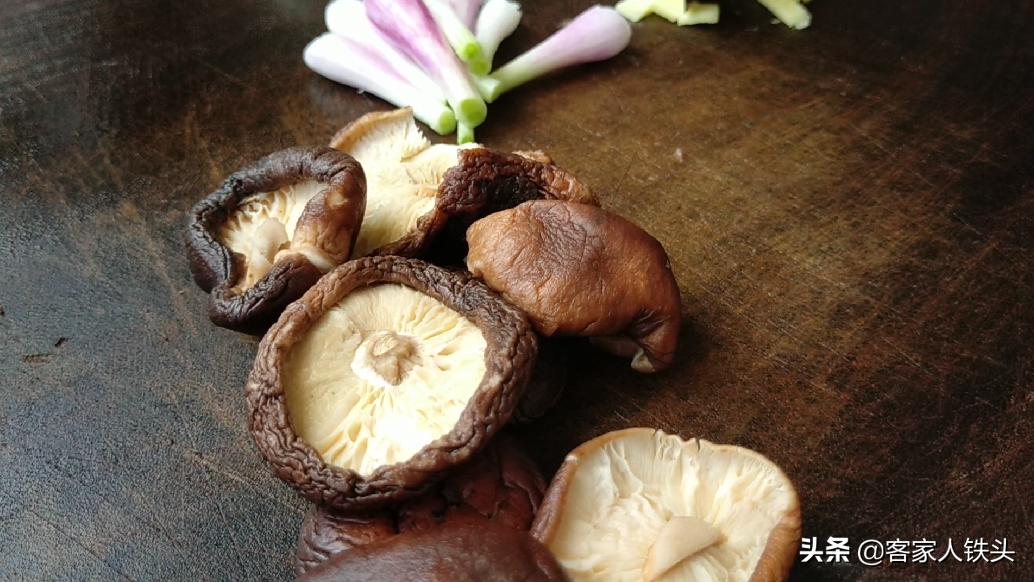 排骨怎么用电饭锅炖好吃,电饭锅焖排骨的家常做法孩子爱吃