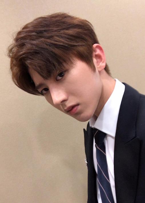 有种“整容”叫蔡徐坤卸妆,失去了眼影后,谁还认得出来?