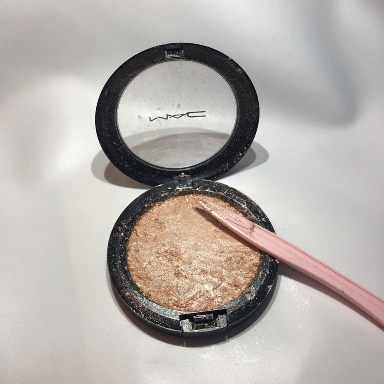 mac生姜高光粉饼脱盘怎么办,mac粉饼碎了如何补救