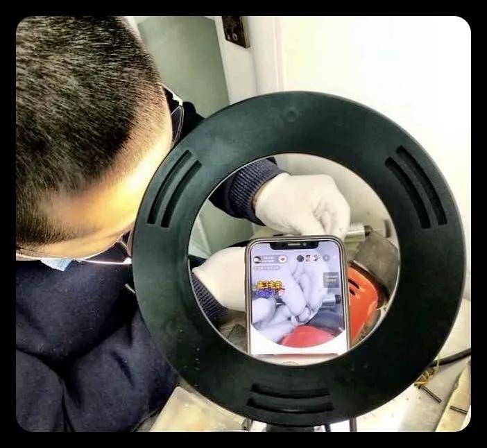 钟表维修师吴志敏丨我是表说家，让我们把时间浪费在美好的事物上