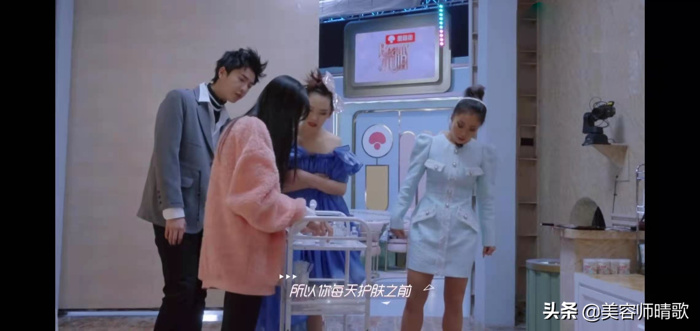 郑爽护肤用勺子刮脸、自制洗面奶、自制面膜，减肥只吃蔬菜