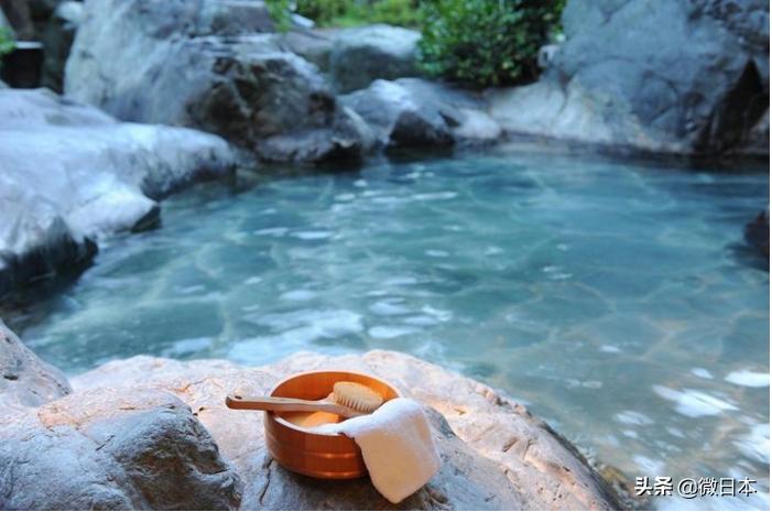 轻奢极简露天温泉,超梦幻的露天温泉