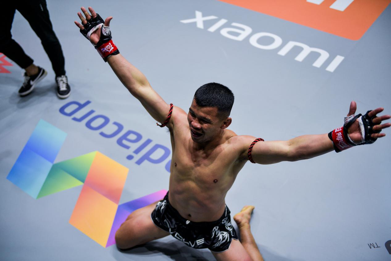 格斗冠军乔治,泰拳冠军挑战