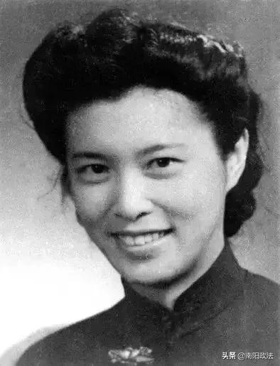 【荐读】你只知道王毅、华春莹，却不知道这个迷倒万千人的燕大“校花”才是曾经中国外交部隐藏的最狠角色！