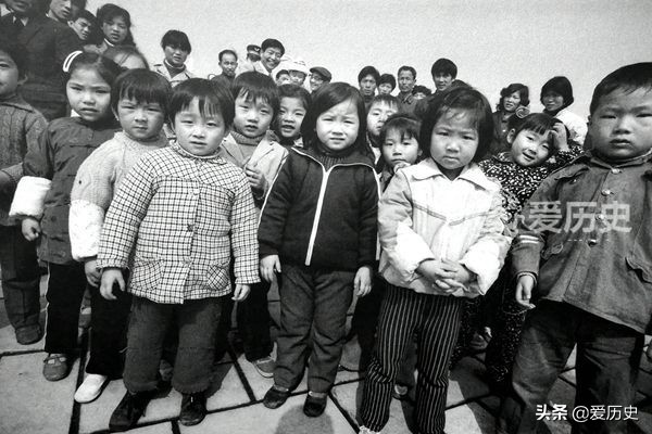 老照片里的怀念青春80后,老照片7080后的童年记忆