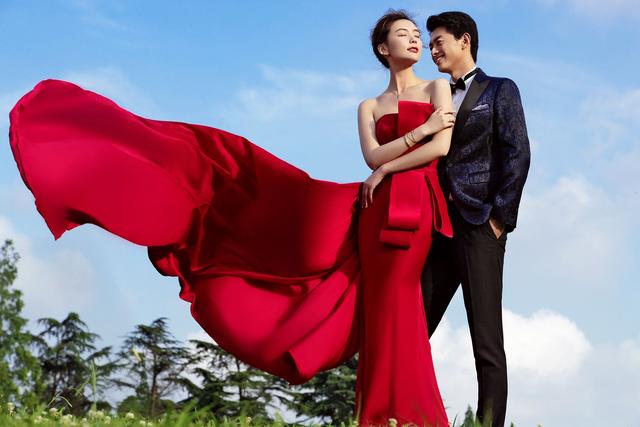 80年代和现代的结婚照对比,还原一下80年代结婚照