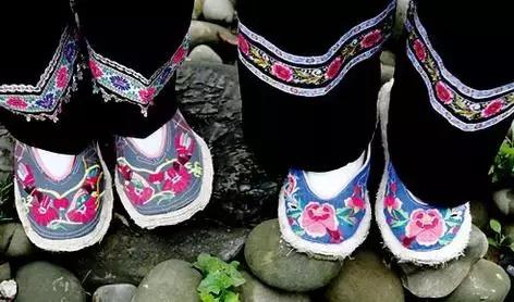 最好看的手工绣花鞋,老一辈手工艺术绣花鞋