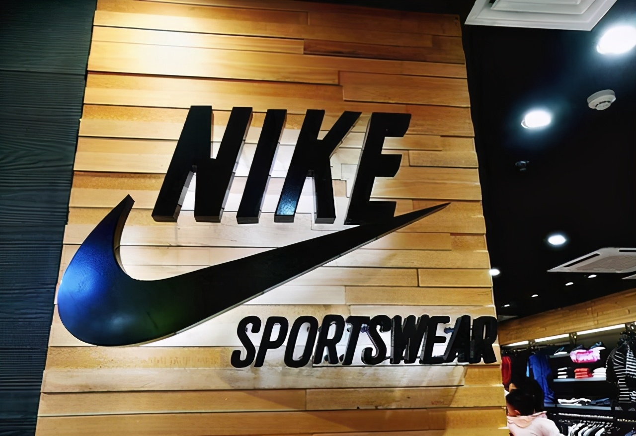 耐克京东最新广告,耐克新广告引争议