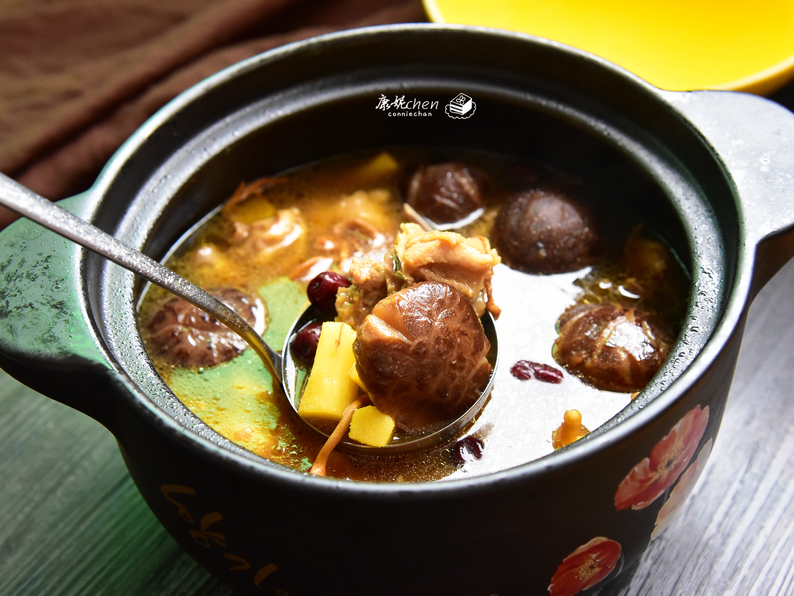 女人补气血鸡汤,什么鸡汤补气又营养又好喝