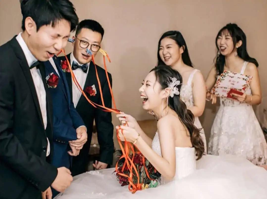 结婚堵门念新郎保证书,接亲堵门道具推荐