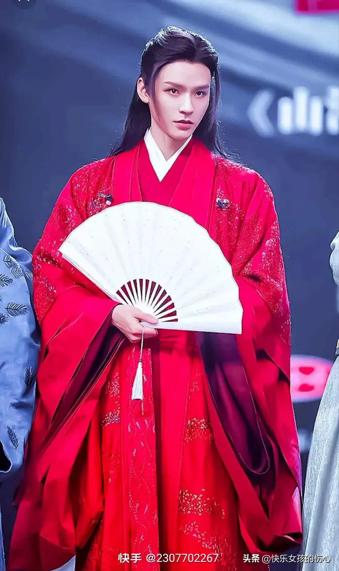 形容古代开朗帅气男子外貌的句子,描写古代男子温润儒雅气质的句子