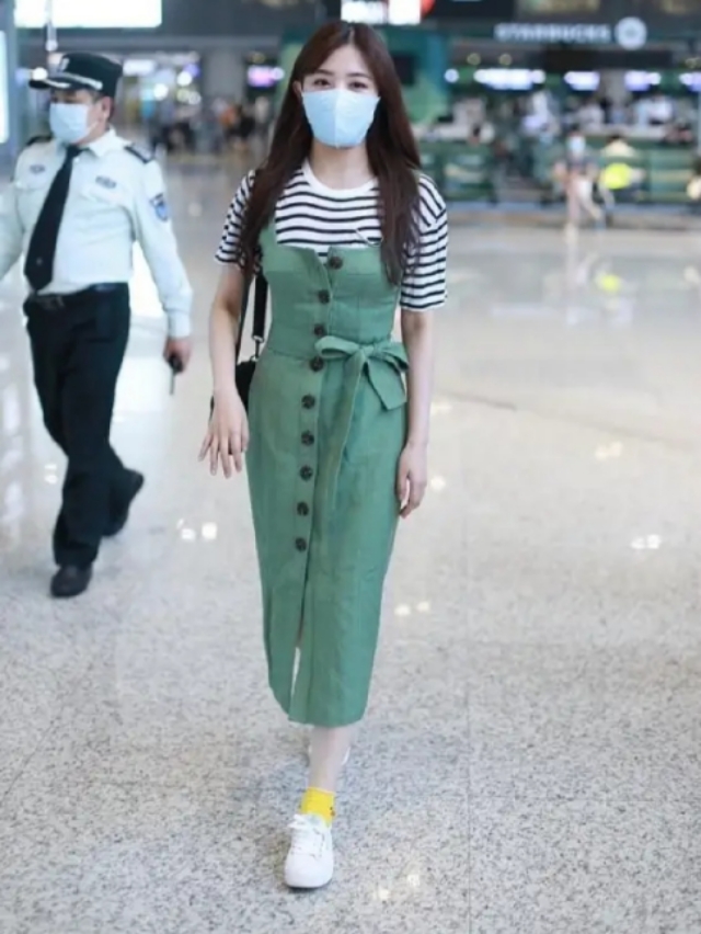 张含韵气质真不俗穿奶奶裙,张含韵绿色背带裙