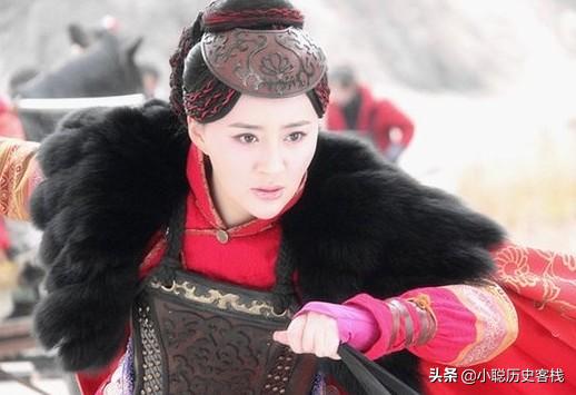 她本是敌国太后，怀着孩子改嫁皇太极，荣封贵妃，位分比孝庄还高