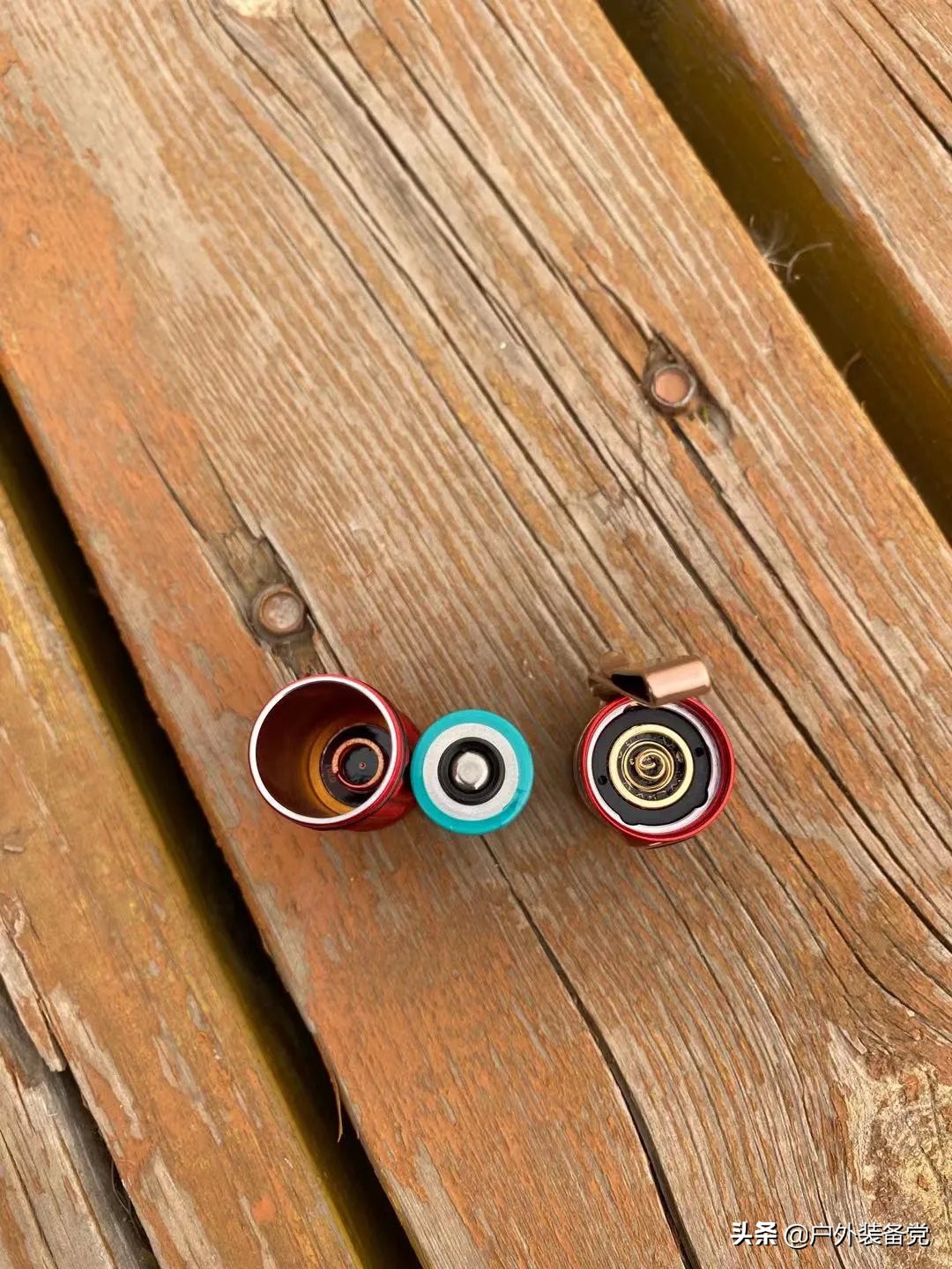 渐进式创新！无线充电手电OlightBaton3