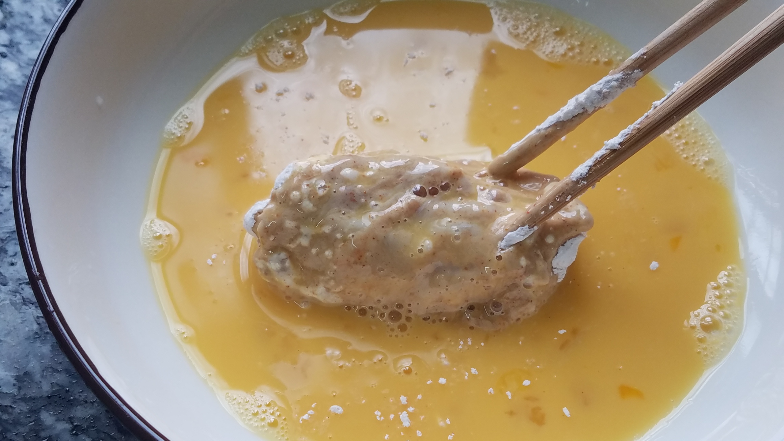 如何做卤香味瑞士鸡翅,辣盐鸡翅香味扑鼻而且做法也简单