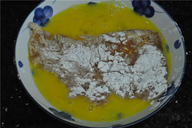 香酥炸鸡排酥脆又美味极为好吃,香酥炸鸡排的配方视频