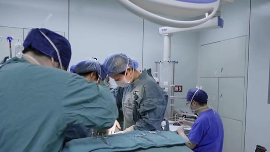 顺产真的比剖腹产生下来聪明吗,顺产是不是比剖腹产伤元气