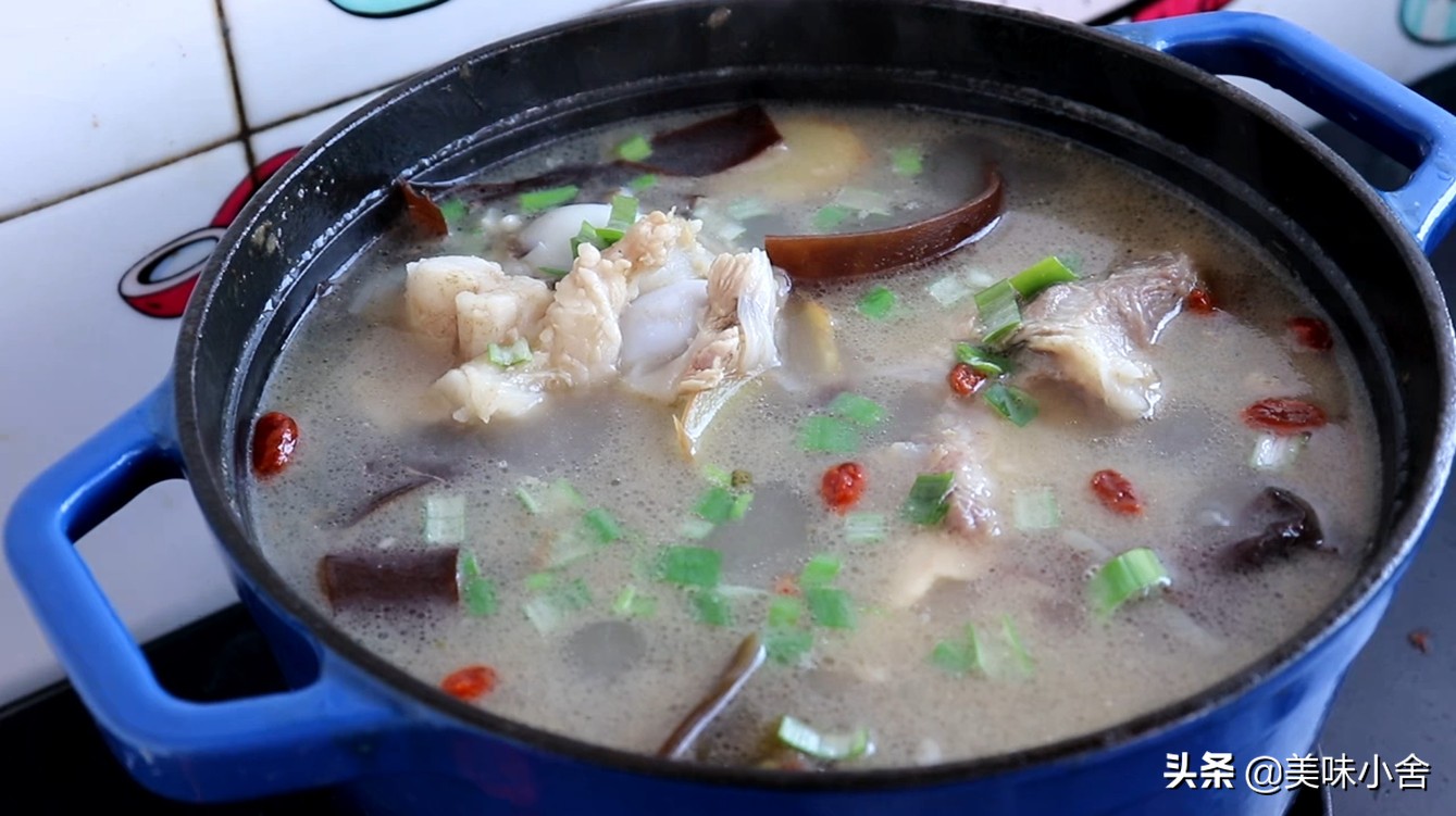 怎么熬大骨头汤好喝又营养,如何熬骨头汤才鲜美有营养