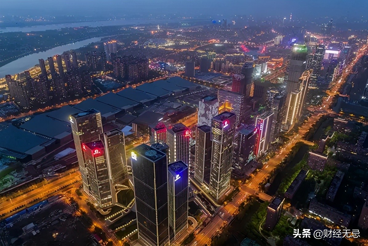 “增长冠军”南京，背后有“金鱼嘴”金融之力