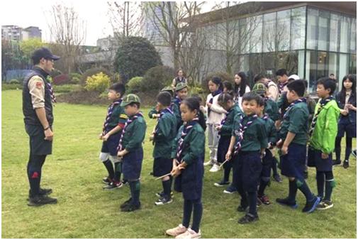 鍏崇埍闈掑皯骞村叕鐩婃垚闀胯惀,鍏崇埍鍎跨绛戞ⅵ璧疯埅蹇楁効鏈嶅姟娲诲姩