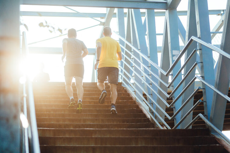 肺破裂造成的气胸怎么治疗,气胸感觉肺里有气泡在响