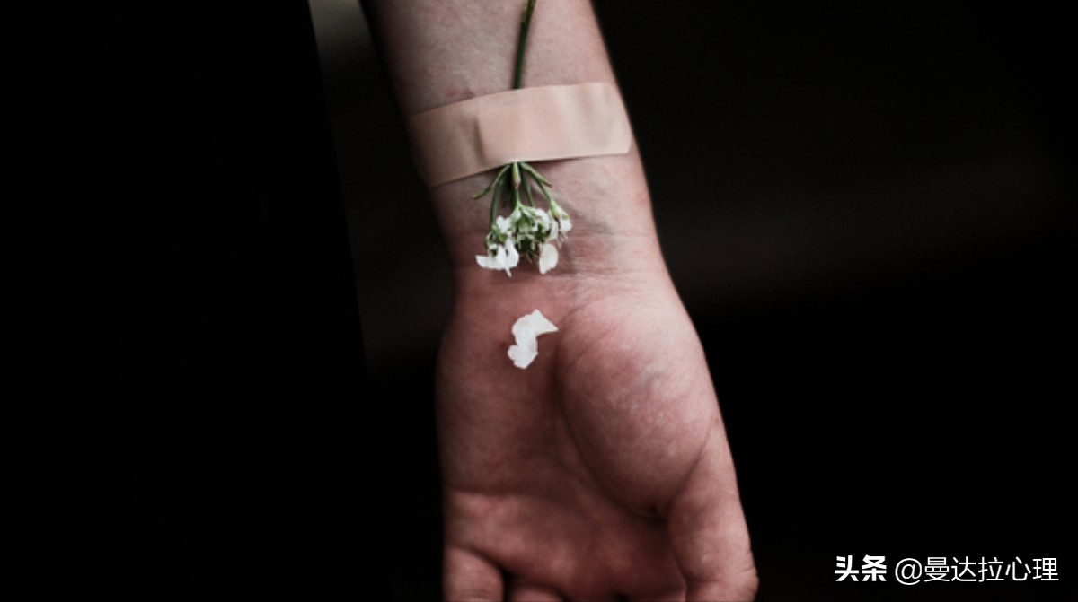 孩子用自残来威胁家长是什么心理,孩子有自残现象家长该怎办