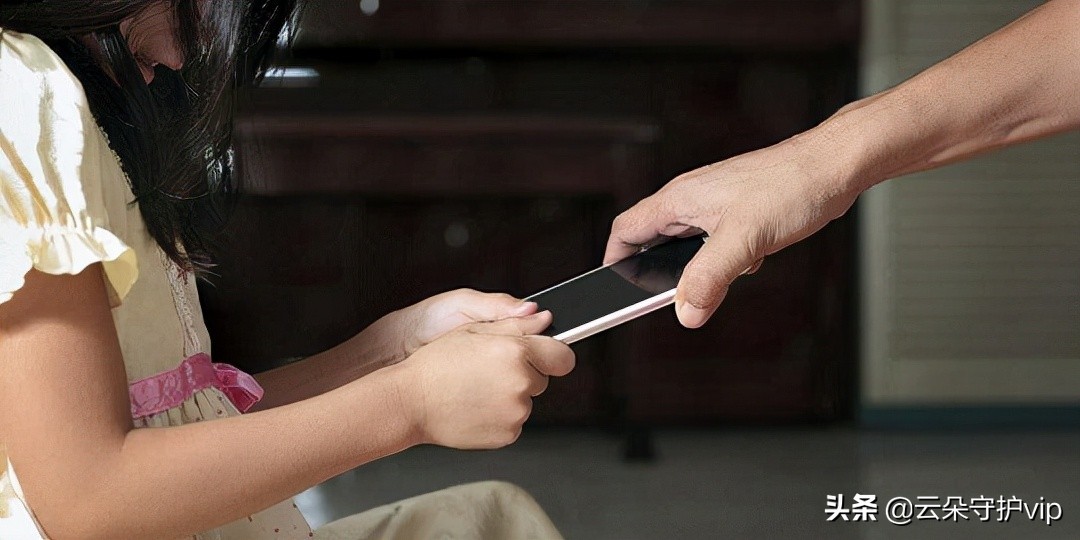 14岁少年沉迷玩手机怎么办,中学生沉迷于玩手机怎么办