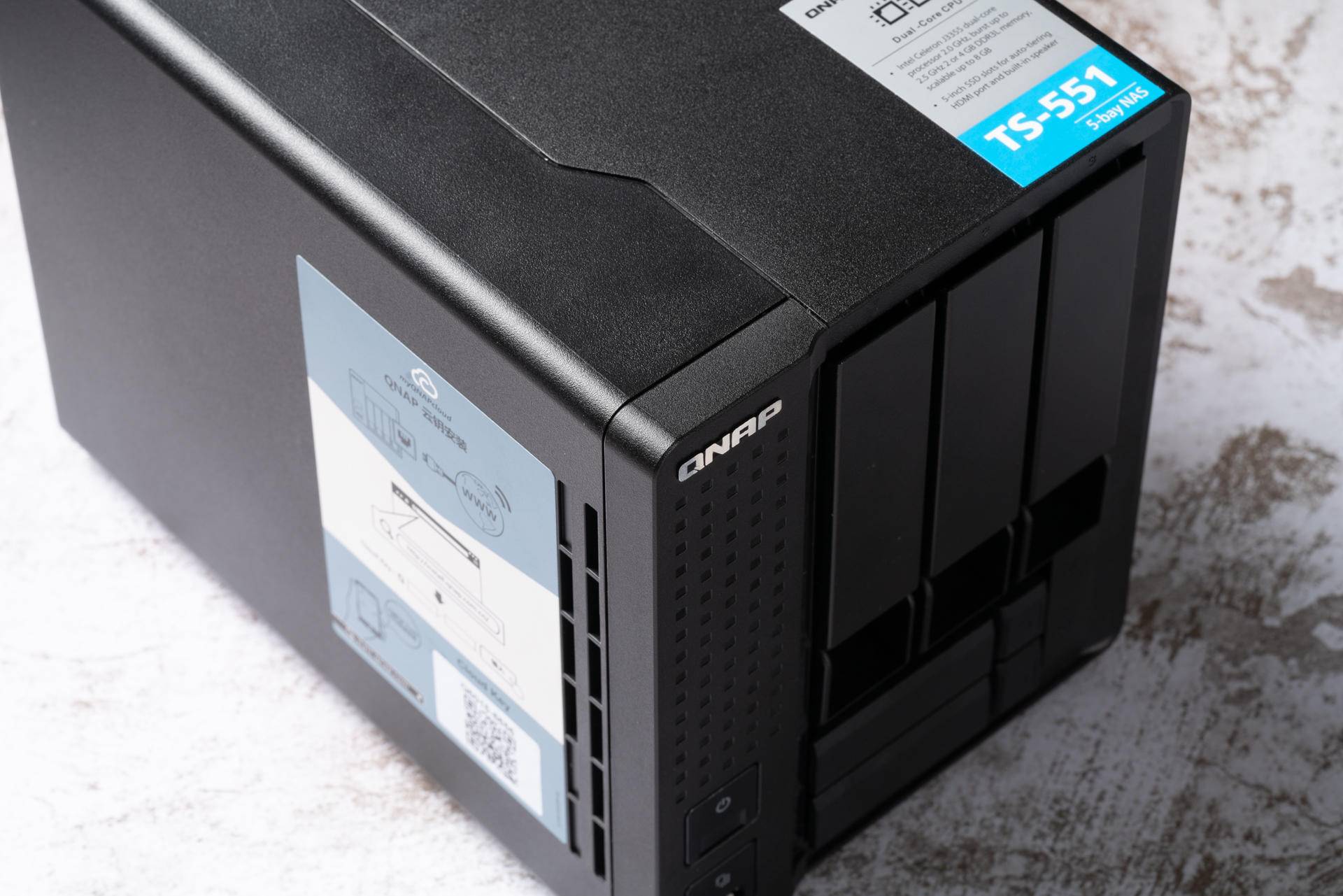 万千宠爱巨集一身，家庭版NAS，畅享数据海洋的快乐吧