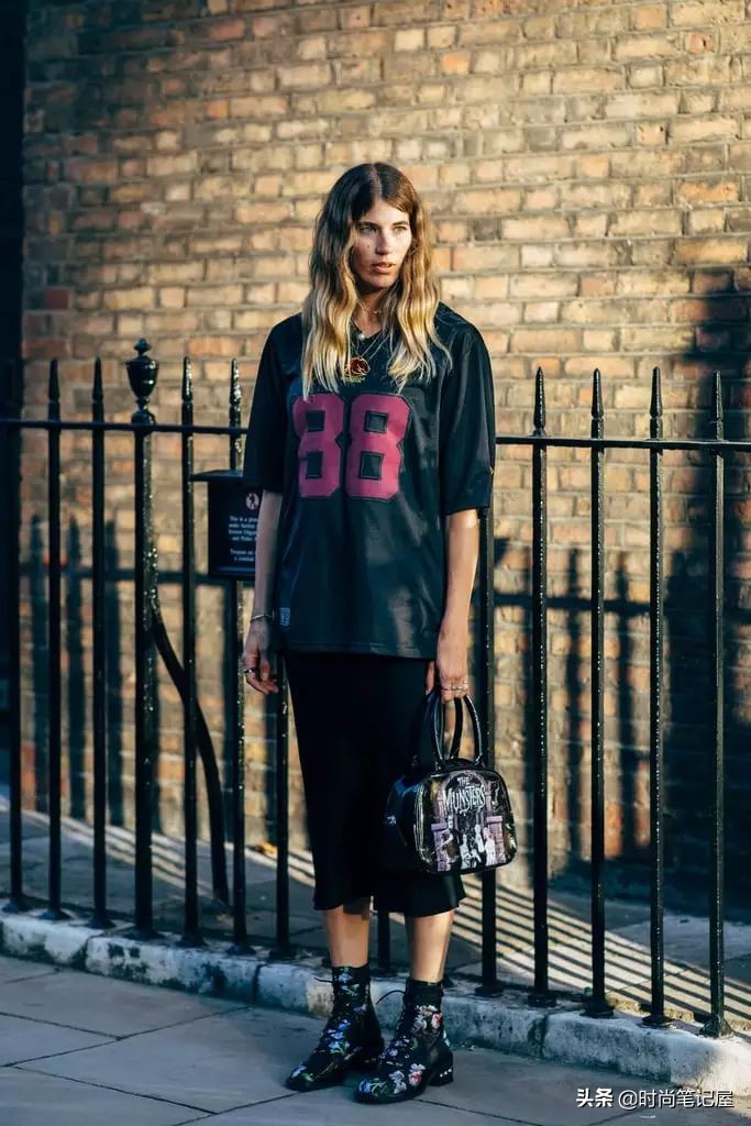 裙子秋冬款搭长筒靴,裙子秋冬款配长筒靴