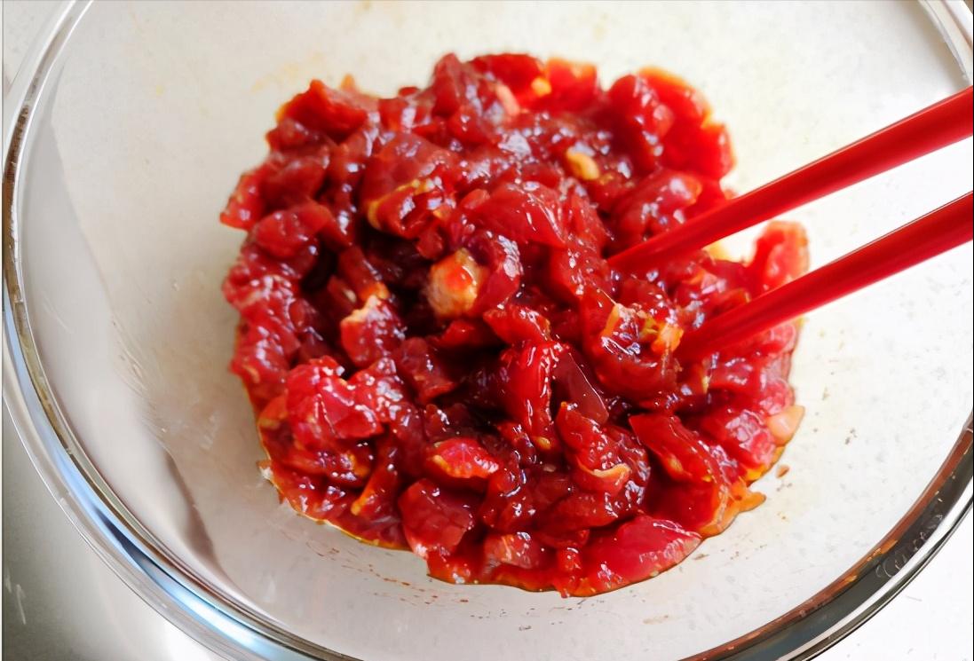 如何用六寸披萨做披萨,用披萨胚子做牛肉披萨