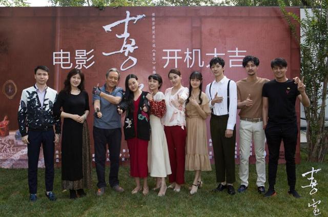 喜宝为了生存努力挤进上流社会 (电影喜宝桥段)