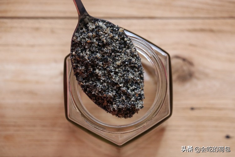 教你黑芝麻养生又简单的吃法,黑芝麻怎么做芝麻丸简单