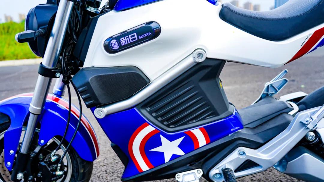 黑科技的电摩MIKUSuper:汽车级锂电双芯双动力指纹解锁