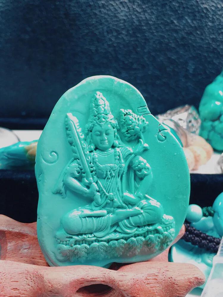 绿松石雕刻件盘脏了怎么办,绿松石玩脏了该如何清洗呢