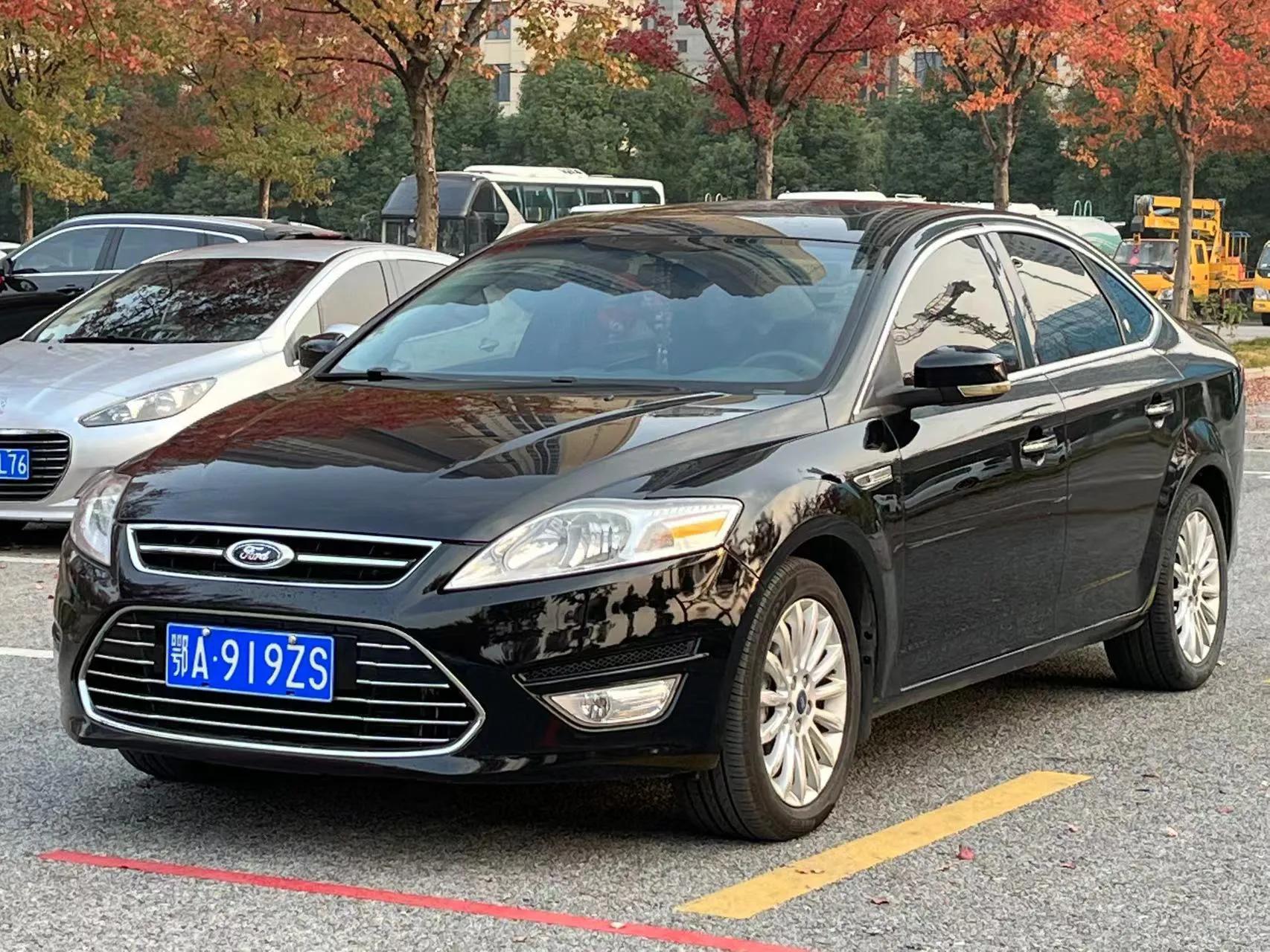 当年20多万的12款蒙迪欧2.3外形到现在也不过时4万多无人问津