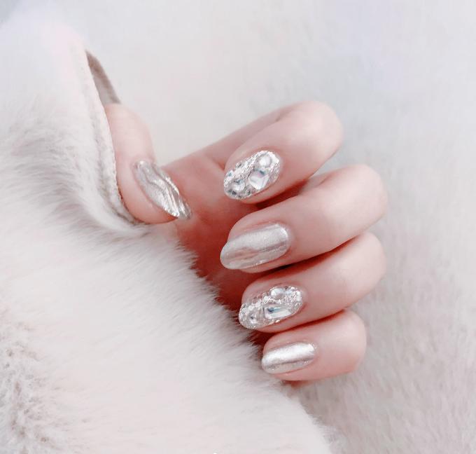 简约高级珍珠钻石美甲,钻石美甲款式简约