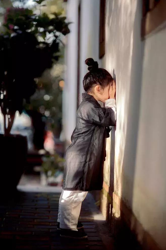 人最可悲的是认识到了自身的问题,人最大的愚蠢就是认不清自己